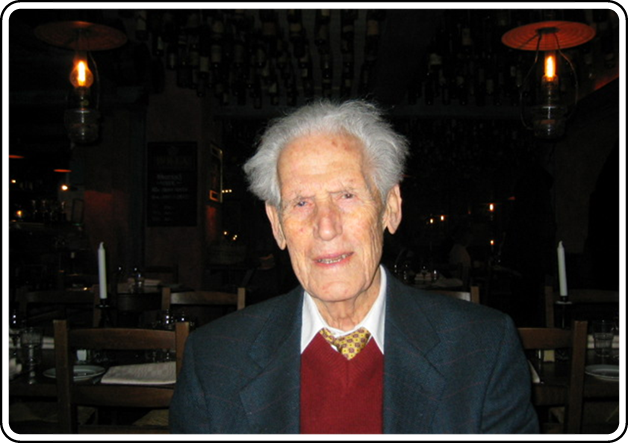 Lars Hofman-Bang in February 2003 at the Östergök restaurant on his 93rd birthday